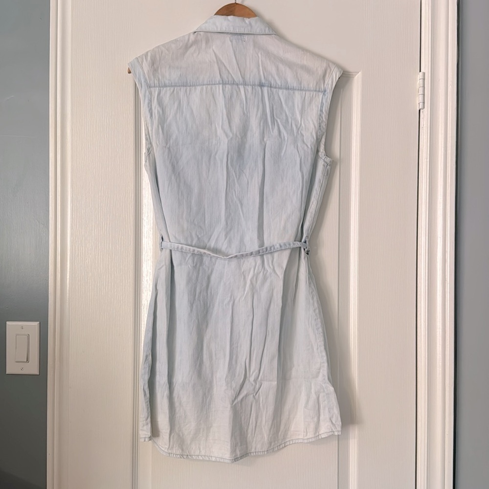 Dynamite Sleeveless Light Blue Denim Dress Size Medium - Picture 2 of 7